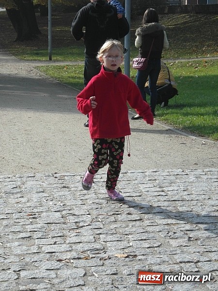 Zdjęcie w galerii na portalu naszraciborz.pl: Dalekowschodni bieg w japonkach w sercu Raciborza wiadomości z regionu