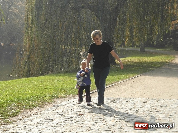 Zdjęcie w galerii na portalu naszraciborz.pl: Dalekowschodni bieg w japonkach w sercu Raciborza wiadomości z regionu