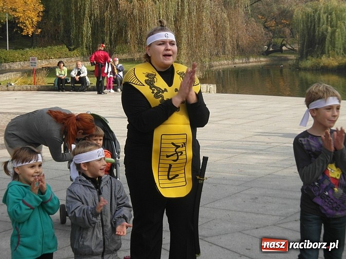 Zdjęcie w galerii na portalu naszraciborz.pl: Dalekowschodni bieg w japonkach w sercu Raciborza wiadomości z regionu