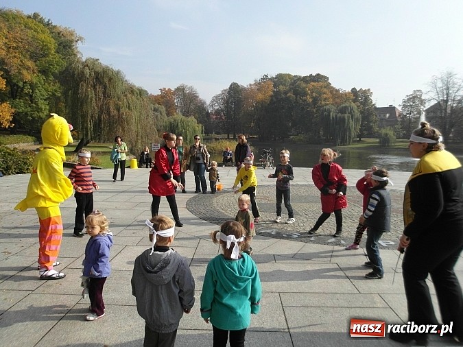 Zdjęcie w galerii na portalu naszraciborz.pl: Dalekowschodni bieg w japonkach w sercu Raciborza wiadomości z regionu