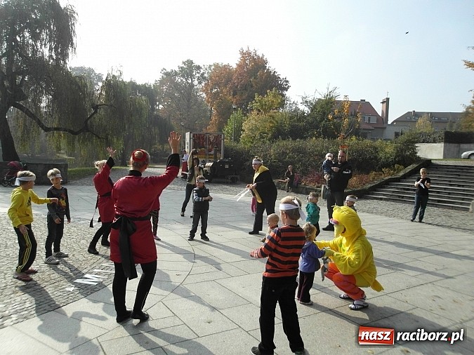 Zdjęcie w galerii na portalu naszraciborz.pl: Dalekowschodni bieg w japonkach w sercu Raciborza wiadomości z regionu