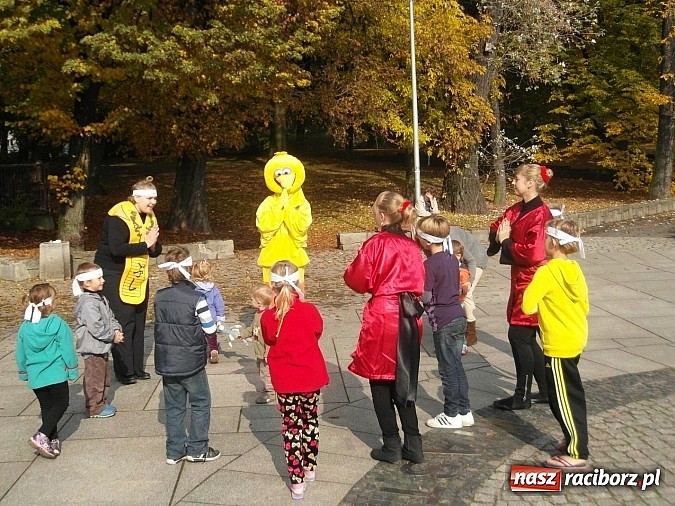 Zdjęcie w galerii na portalu naszraciborz.pl: Dalekowschodni bieg w japonkach w sercu Raciborza wiadomości z regionu