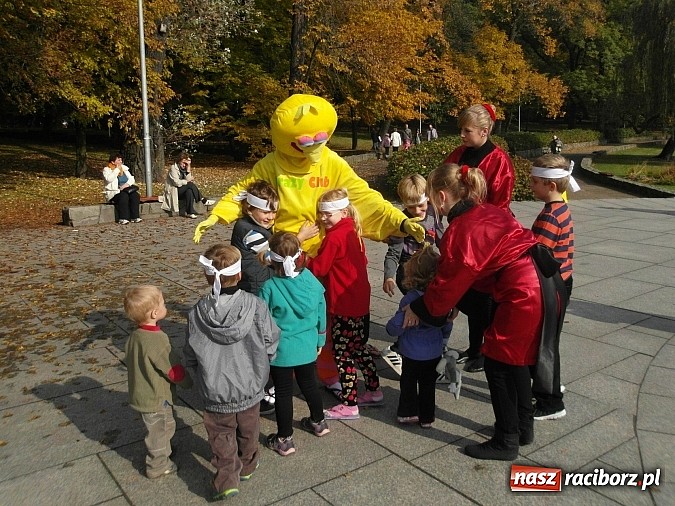 Zdjęcie w galerii na portalu naszraciborz.pl: Dalekowschodni bieg w japonkach w sercu Raciborza wiadomości z regionu