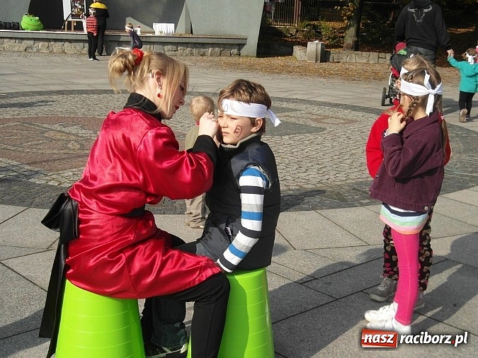 Zdjęcie w galerii na portalu naszraciborz.pl: Dalekowschodni bieg w japonkach w sercu Raciborza wiadomości z regionu