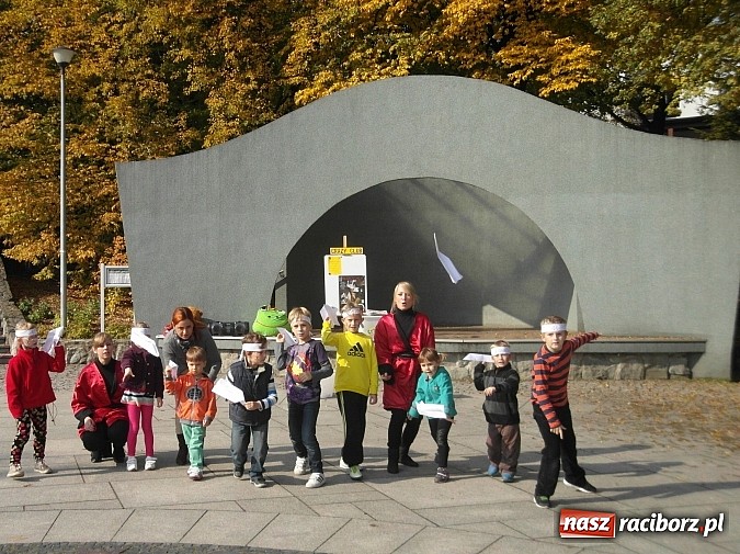 Zdjęcie w galerii na portalu naszraciborz.pl: Dalekowschodni bieg w japonkach w sercu Raciborza wiadomości z regionu