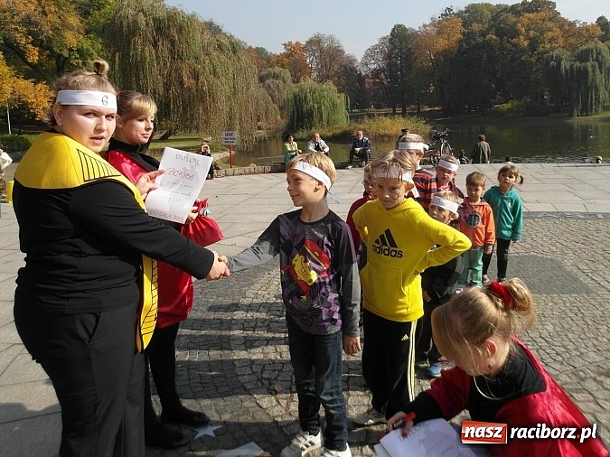 Zdjęcie w galerii na portalu naszraciborz.pl: Dalekowschodni bieg w japonkach w sercu Raciborza wiadomości z regionu