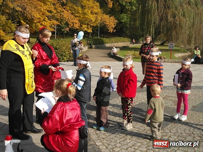 Zdjęcie w galerii na portalu naszraciborz.pl: Dalekowschodni bieg w japonkach w sercu Raciborza wiadomości z regionu