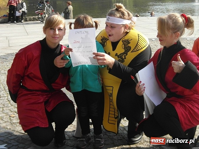 Zdjęcie w galerii na portalu naszraciborz.pl: Dalekowschodni bieg w japonkach w sercu Raciborza wiadomości z regionu