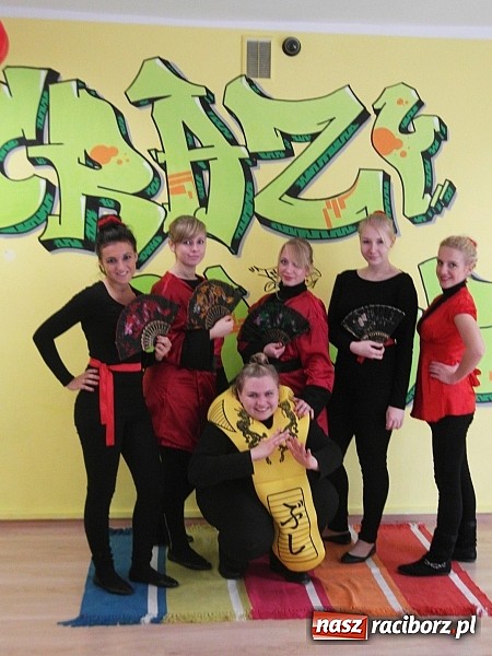 Zdjęcie w galerii na portalu naszraciborz.pl: Dalekowschodni bieg w japonkach w sercu Raciborza wiadomości z regionu