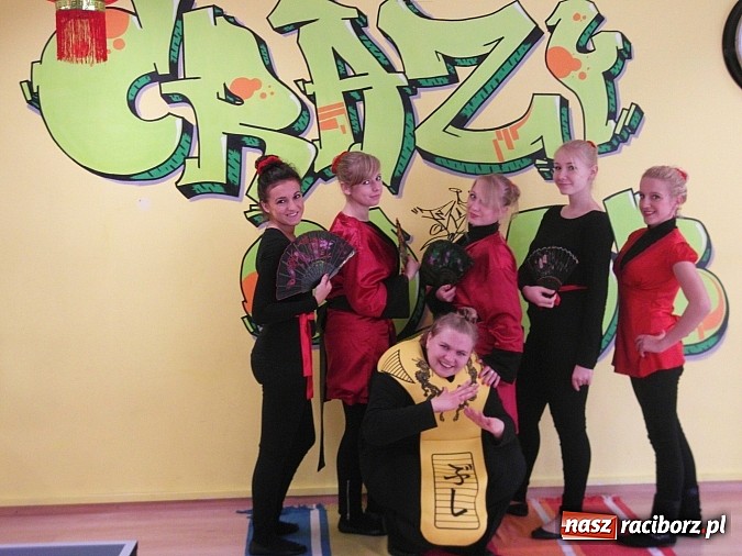 Zdjęcie w galerii na portalu naszraciborz.pl: Dalekowschodni bieg w japonkach w sercu Raciborza wiadomości z regionu