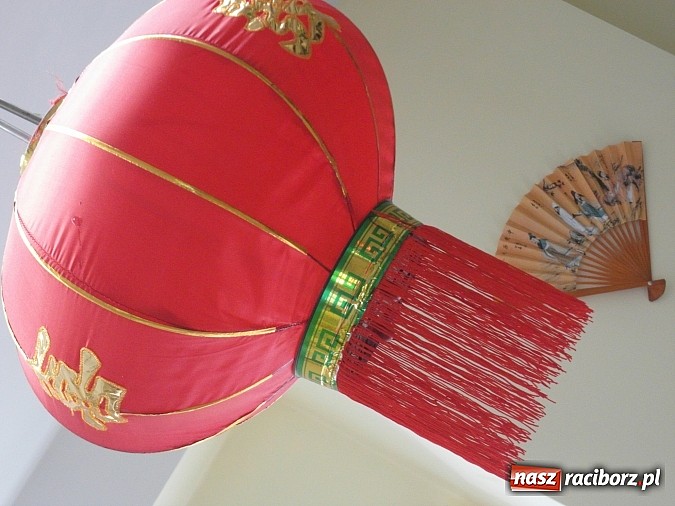 Zdjęcie w galerii na portalu naszraciborz.pl: Dalekowschodni bieg w japonkach w sercu Raciborza wiadomości z regionu