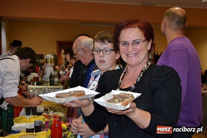 Zdjęcie w galerii na portalu naszraciborz.pl: W Roszkowie zorganizowali Oktoberfest wiadomości z regionu