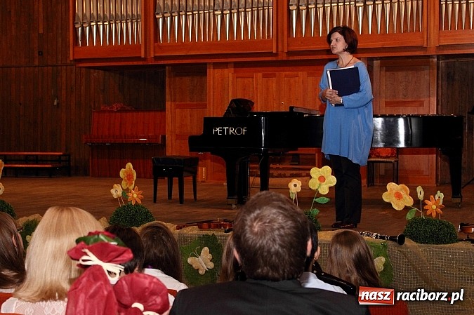 Zdjęcie w galerii na portalu naszraciborz.pl: Jeden raz w roku grają koncert dla nauczycieli wiadomości z regionu