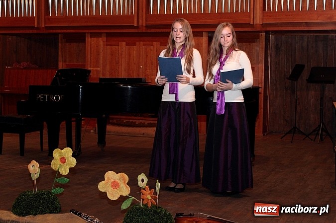 Zdjęcie w galerii na portalu naszraciborz.pl: Jeden raz w roku grają koncert dla nauczycieli wiadomości z regionu