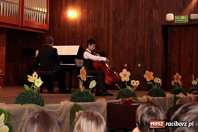 Zdjęcie w galerii na portalu naszraciborz.pl: Jeden raz w roku grają koncert dla nauczycieli wiadomości z regionu