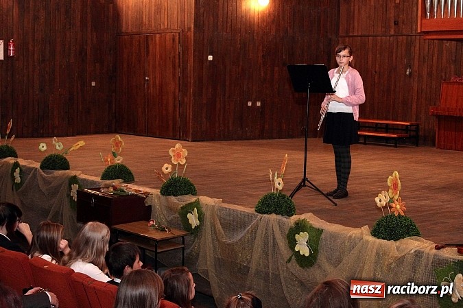 Zdjęcie w galerii na portalu naszraciborz.pl: Jeden raz w roku grają koncert dla nauczycieli wiadomości z regionu