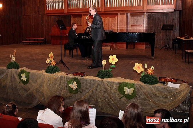 Zdjęcie w galerii na portalu naszraciborz.pl: Jeden raz w roku grają koncert dla nauczycieli wiadomości z regionu