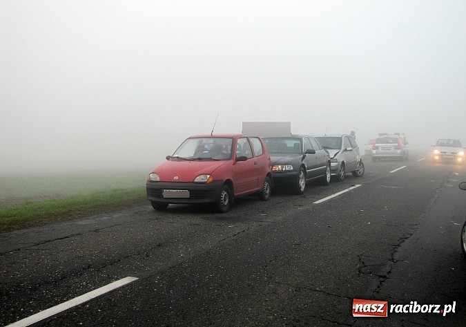 Zdjęcie w galerii na portalu naszraciborz.pl: Na DW 416 zderzyło się aż sześć aut. Nikt nie ucierpiał wiadomości z regionu
