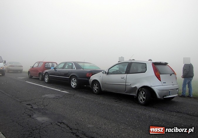 Zdjęcie w galerii na portalu naszraciborz.pl: Na DW 416 zderzyło się aż sześć aut. Nikt nie ucierpiał wiadomości z regionu