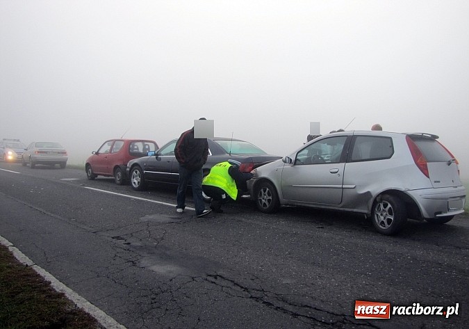 Zdjęcie w galerii na portalu naszraciborz.pl: Na DW 416 zderzyło się aż sześć aut. Nikt nie ucierpiał wiadomości z regionu