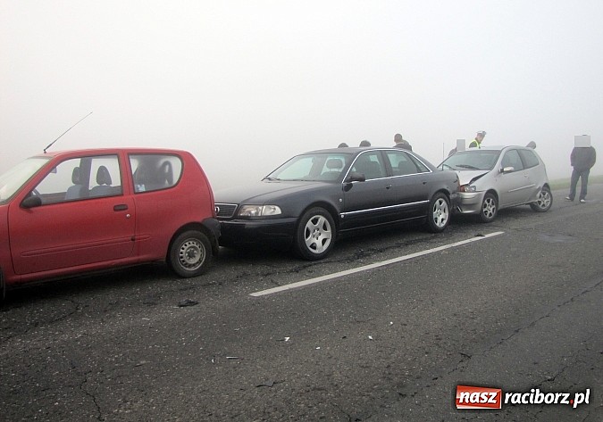 Zdjęcie w galerii na portalu naszraciborz.pl: Na DW 416 zderzyło się aż sześć aut. Nikt nie ucierpiał wiadomości z regionu