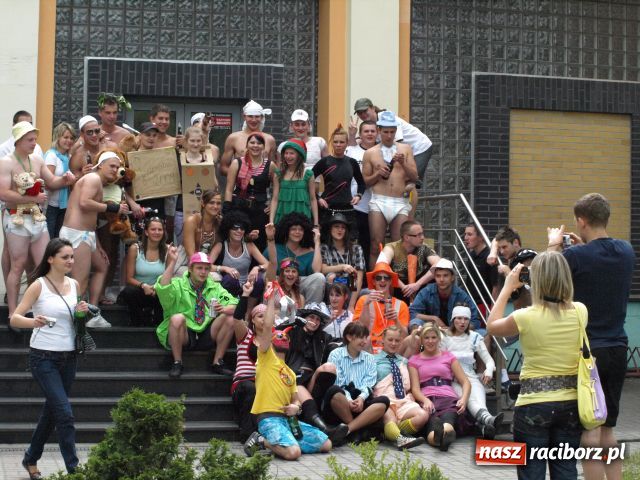 Zdjęcie w galerii na portalu naszraciborz.pl: Dwie beczki piwa od starosty wiadomości z regionu