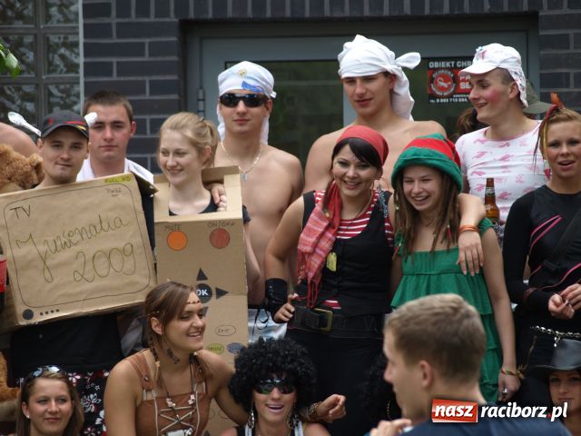 Zdjęcie w galerii na portalu naszraciborz.pl: Dwie beczki piwa od starosty wiadomości z regionu