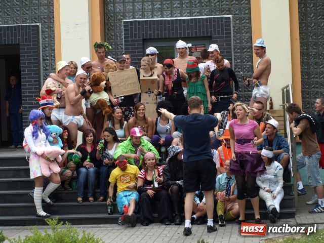 Zdjęcie w galerii na portalu naszraciborz.pl: Dwie beczki piwa od starosty wiadomości z regionu