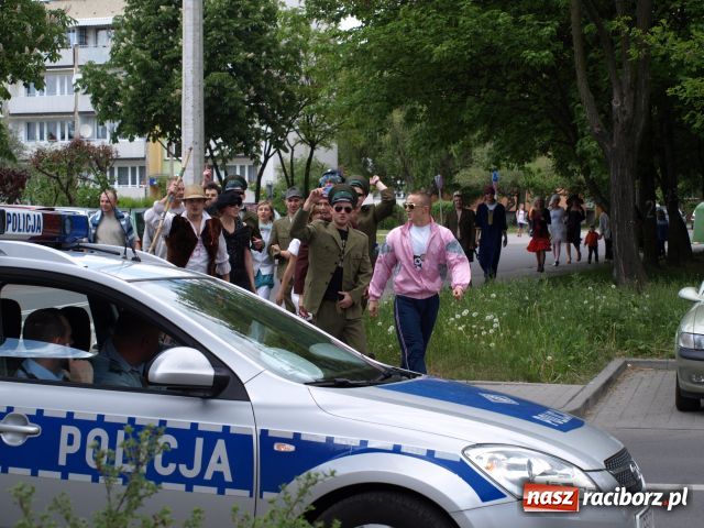 Zdjęcie w galerii na portalu naszraciborz.pl: Dwie beczki piwa od starosty wiadomości z regionu