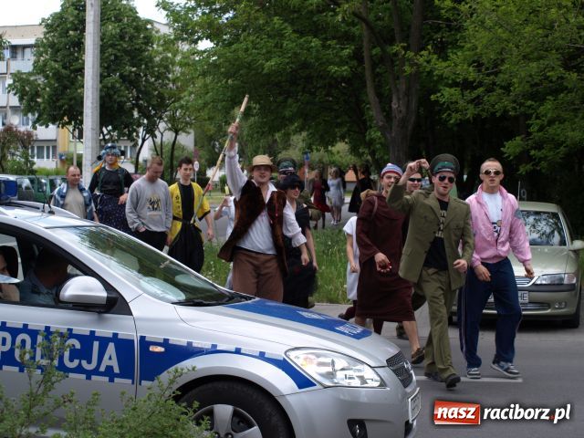 Zdjęcie w galerii na portalu naszraciborz.pl: Dwie beczki piwa od starosty wiadomości z regionu