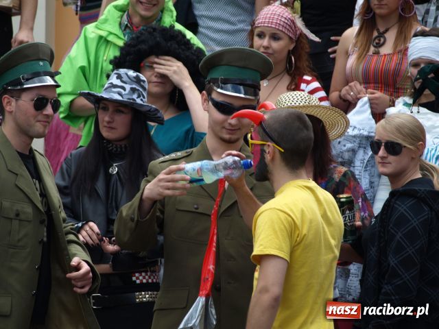 Zdjęcie w galerii na portalu naszraciborz.pl: Dwie beczki piwa od starosty wiadomości z regionu