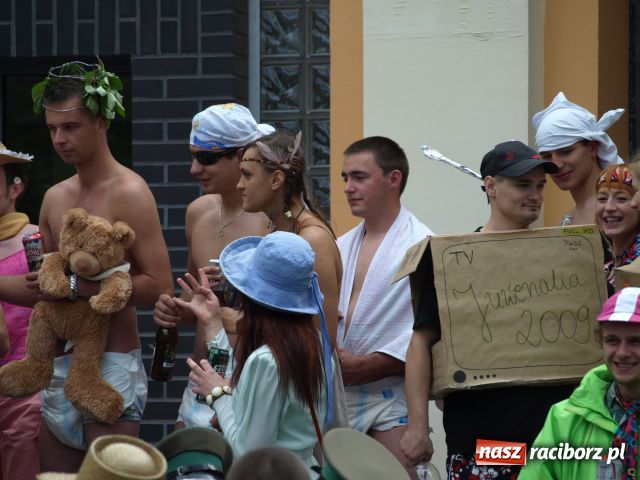 Zdjęcie w galerii na portalu naszraciborz.pl: Dwie beczki piwa od starosty wiadomości z regionu