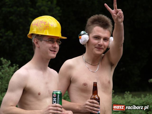 Zdjęcie w galerii na portalu naszraciborz.pl: Dwie beczki piwa od starosty wiadomości z regionu