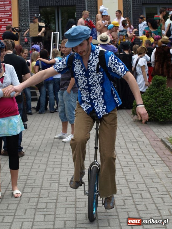 Zdjęcie w galerii na portalu naszraciborz.pl: Dwie beczki piwa od starosty wiadomości z regionu