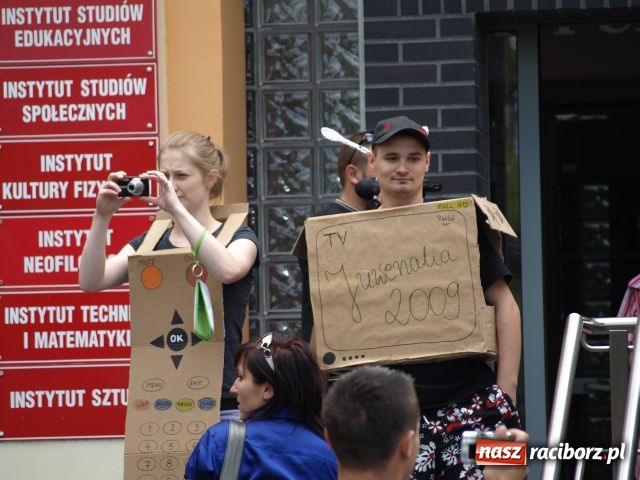 Zdjęcie w galerii na portalu naszraciborz.pl: Dwie beczki piwa od starosty wiadomości z regionu