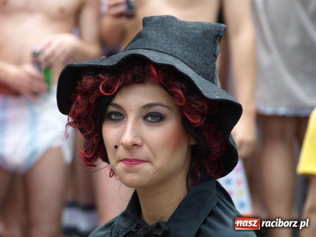 Zdjęcie w galerii na portalu naszraciborz.pl: Dwie beczki piwa od starosty wiadomości z regionu