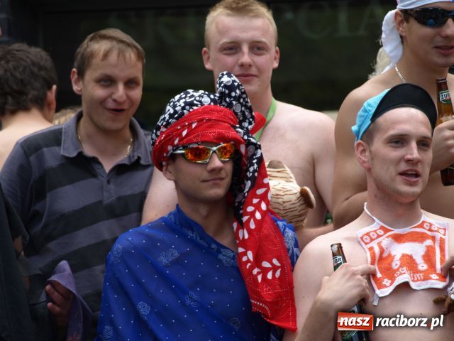 Zdjęcie w galerii na portalu naszraciborz.pl: Dwie beczki piwa od starosty wiadomości z regionu