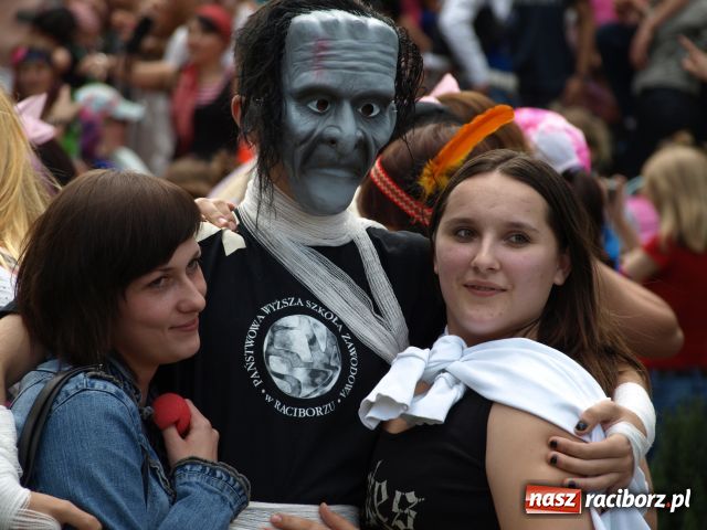 Zdjęcie w galerii na portalu naszraciborz.pl: Dwie beczki piwa od starosty wiadomości z regionu