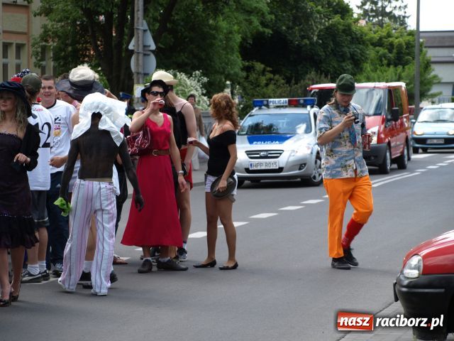 Zdjęcie w galerii na portalu naszraciborz.pl: Dwie beczki piwa od starosty wiadomości z regionu