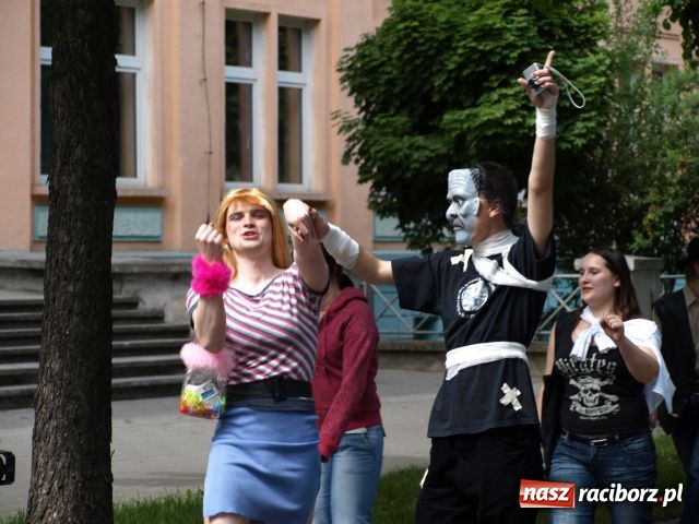 Zdjęcie w galerii na portalu naszraciborz.pl: Dwie beczki piwa od starosty wiadomości z regionu