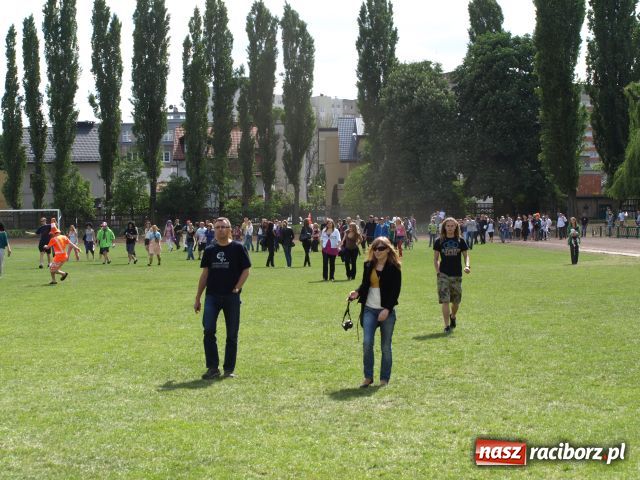 Zdjęcie w galerii na portalu naszraciborz.pl: Dwie beczki piwa od starosty wiadomości z regionu