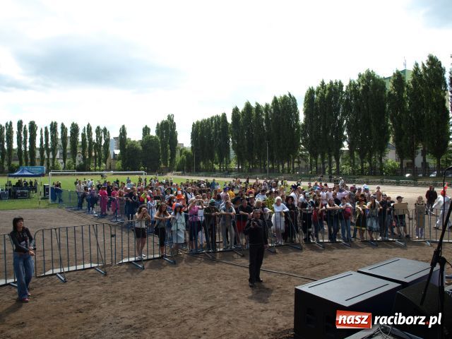 Zdjęcie w galerii na portalu naszraciborz.pl: Dwie beczki piwa od starosty wiadomości z regionu