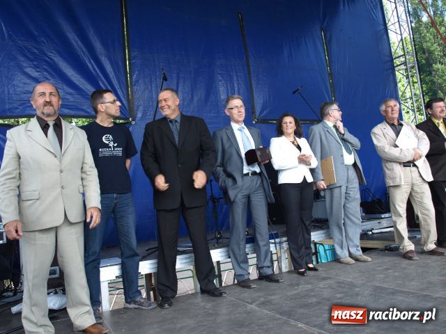 Zdjęcie w galerii na portalu naszraciborz.pl: Dwie beczki piwa od starosty wiadomości z regionu