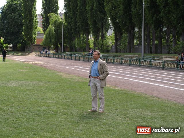 Zdjęcie w galerii na portalu naszraciborz.pl: Dwie beczki piwa od starosty wiadomości z regionu