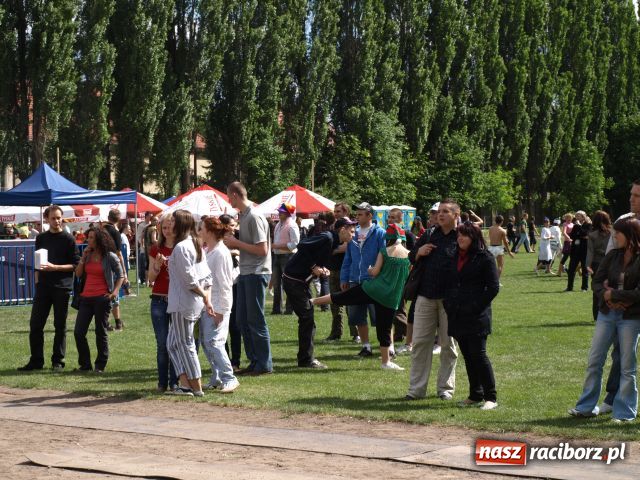 Zdjęcie w galerii na portalu naszraciborz.pl: Dwie beczki piwa od starosty wiadomości z regionu