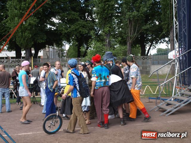 Zdjęcie w galerii na portalu naszraciborz.pl: Dwie beczki piwa od starosty wiadomości z regionu