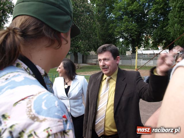 Zdjęcie w galerii na portalu naszraciborz.pl: Dwie beczki piwa od starosty wiadomości z regionu