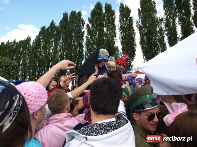 Zdjęcie w galerii na portalu naszraciborz.pl: Dwie beczki piwa od starosty wiadomości z regionu