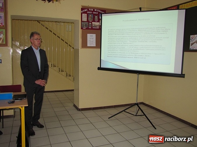 Zdjęcie w galerii na portalu naszraciborz.pl: Prezydenckie tournee 2013. W Brzeziu niska frekwencja i sroga krytyka wiadomości z regionu