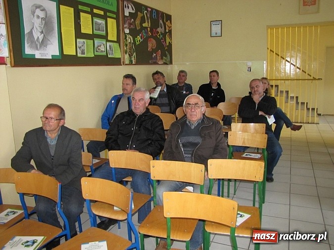 Zdjęcie w galerii na portalu naszraciborz.pl: Prezydenckie tournee 2013. W Brzeziu niska frekwencja i sroga krytyka wiadomości z regionu
